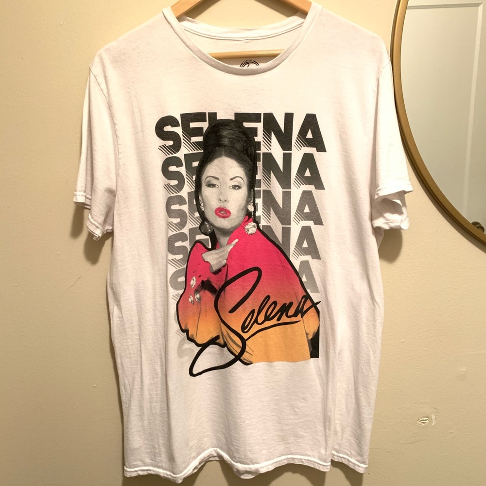 Selena Tee